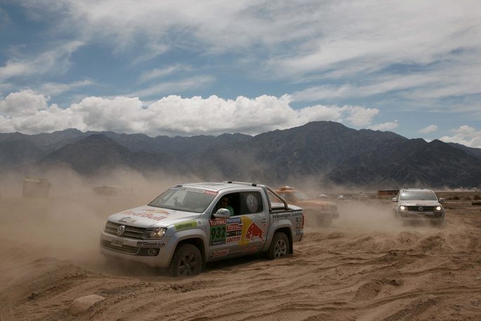 Al Dakar Rally 2012 un Amarok carico di celebrità