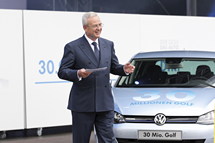 La Volkswagen festeggia la Golf numero 30.000.000